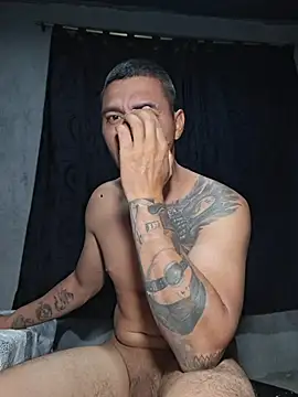 Andrezzz69 stripchat live cam model