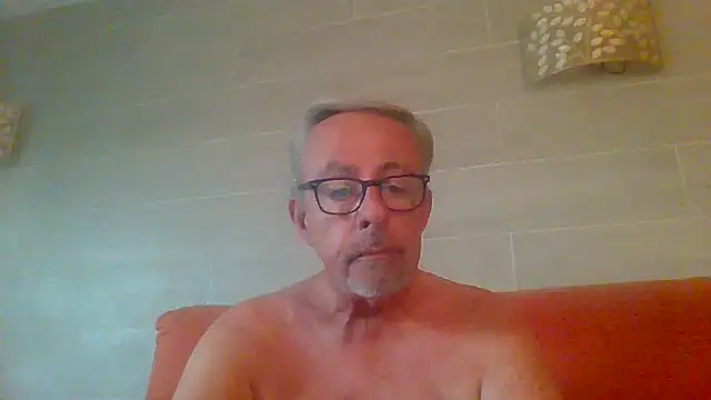 tuggy59 stripchat live cam model