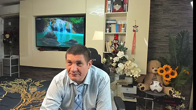 SpartacusDaddy48 stripchat live cam model
