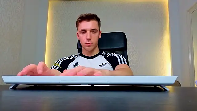 KellenWest stripchat live cam model