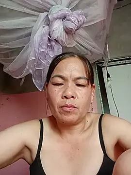 emgaihoixuan stripchat live cam model