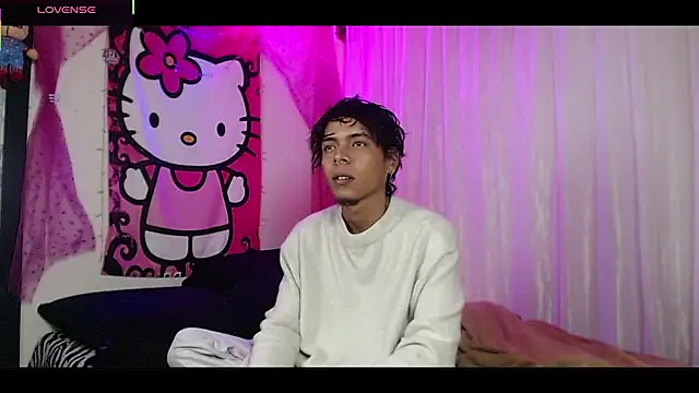 YaraLeon stripchat live cam model