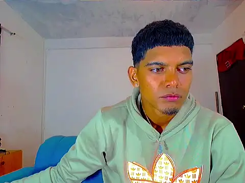 theMyke101 stripchat live cam model