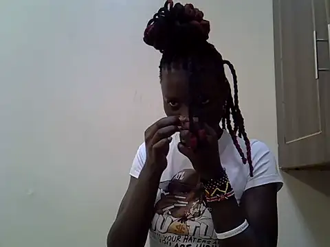 cutiebreey stripchat live cam model