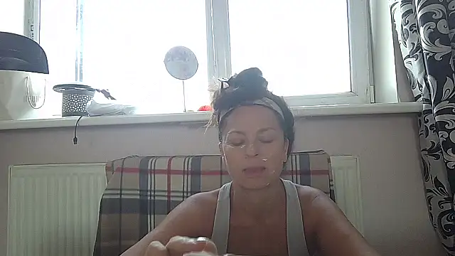 LindaStarS stripchat live cam model