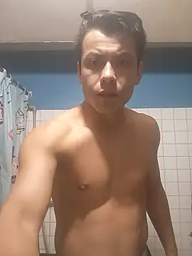 BuiltHotline stripchat live cam model