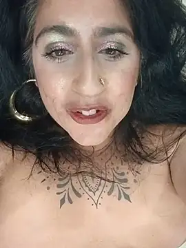 FaraGreen stripchat live cam model