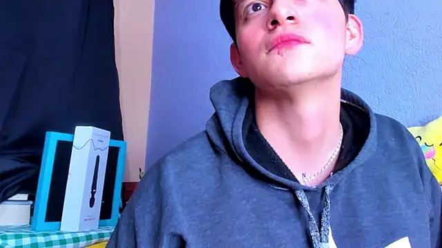 BastianLeoniis stripchat live cam model