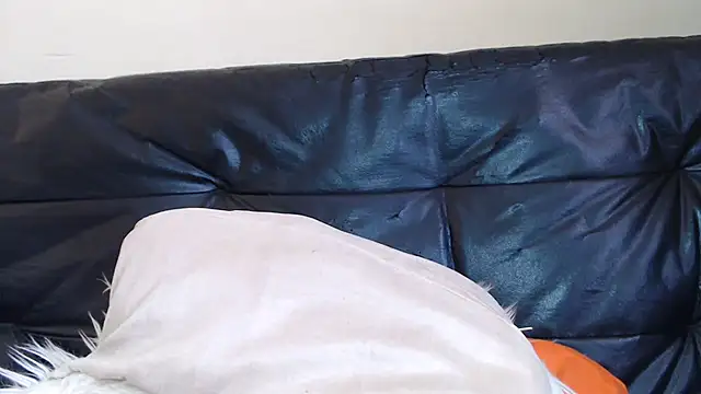 Bustypillows stripchat live cam model
