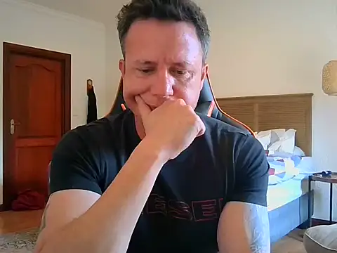 TroyDieselXXX stripchat live cam model