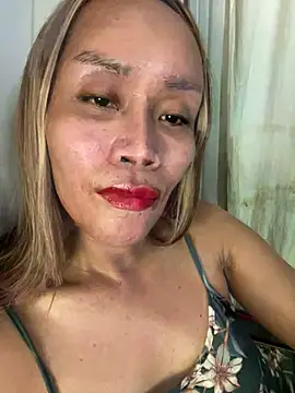 RomanticPearlTS stripchat live cam model
