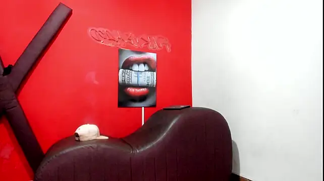 PRETTY_FEM stripchat live cam model
