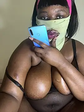 MaskedBootyLicious28 stripchat live cam model