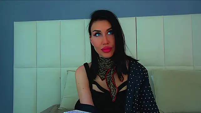 KaylaMous stripchat live cam model