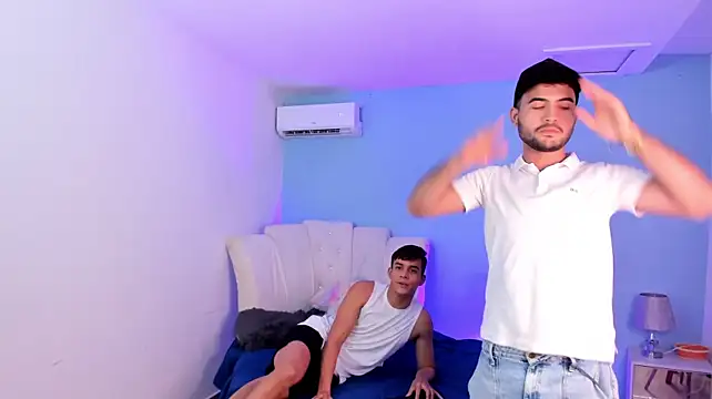 Spaceboyss18 stripchat live cam model