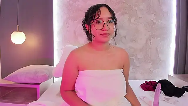 alysson_moon_ stripchat live cam model
