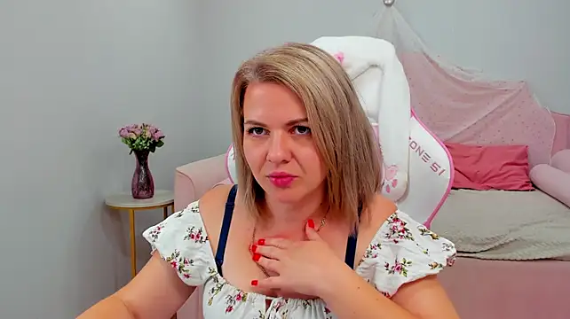AdeleRavelle stripchat live cam model