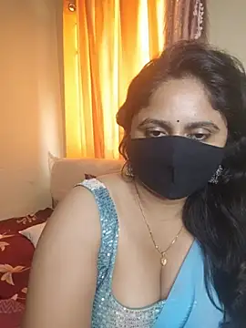 Sravvi499 stripchat live cam model