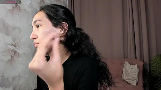 FlirtyAura stripchat live cam model