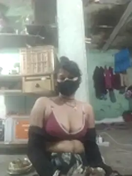 Hotriyababy stripchat live cam model