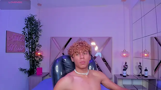 Anyelo_Twink stripchat live cam model
