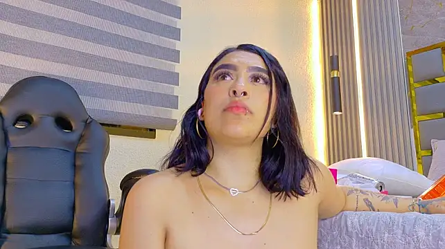 Sofia_martiin_ stripchat live cam model