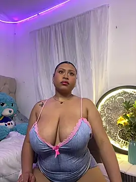 Helleamazing stripchat live cam model
