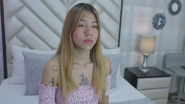 VioletSweetts stripchat live cam model