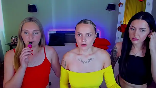 MagicEyess stripchat live cam model