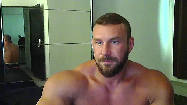 muscularkevin stripchat live cam model