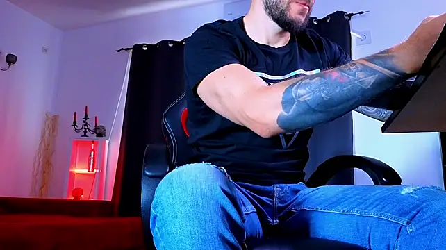 MightyAaron66 stripchat live cam model