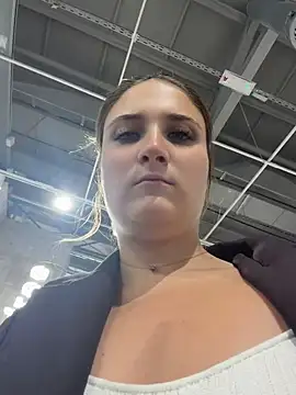 AdelRich stripchat live cam model