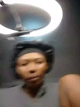Freaky_Queer stripchat live cam model