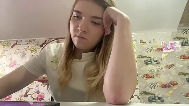 VerdaGormly stripchat live cam model