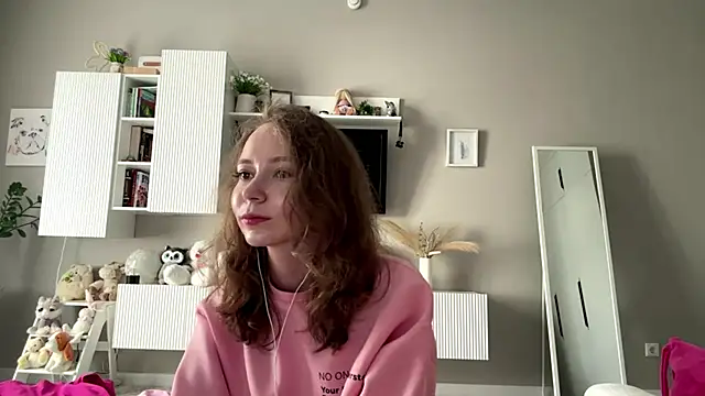 LourdesUrmeneta stripchat live cam model