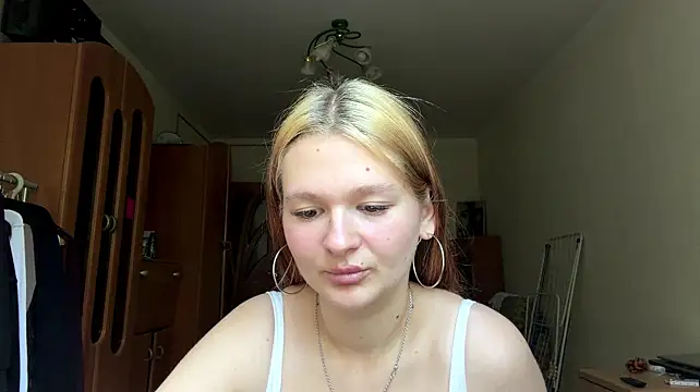 NickieSevier stripchat live cam model