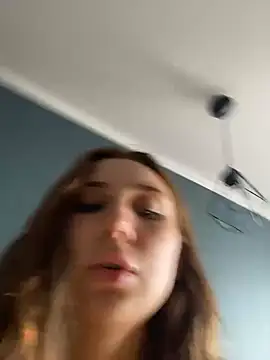 QuitieLia stripchat live cam model