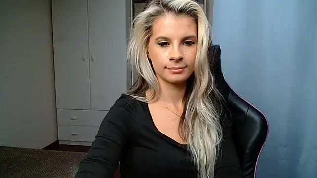 KristineGlow stripchat live cam model