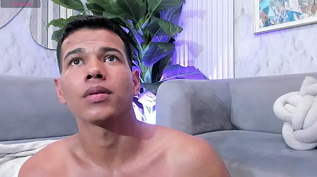 Noah_sexhotty stripchat live cam model
