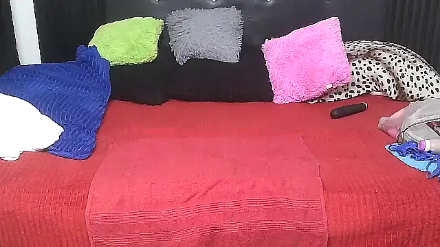 Shanttal0272 stripchat live cam model