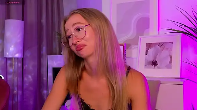 VictoriaLights stripchat live cam model