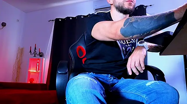 MightyAaron66 stripchat live cam model