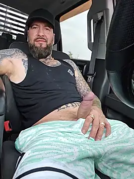 Beardedtattood stripchat live cam model