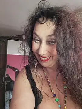 GypsyEsmeralda stripchat live cam model