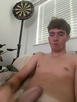 HugoJSK2005 stripchat live cam model