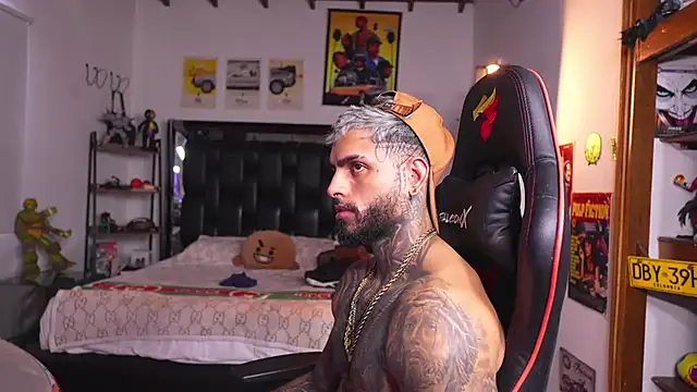 logan_hugh8 stripchat live cam model