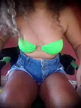 RaphinhaSanches stripchat live cam model
