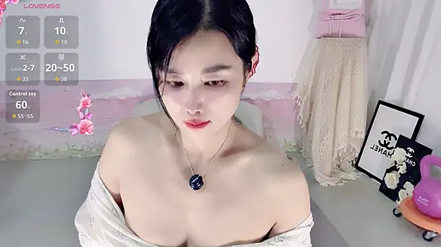 Happy365_ stripchat live cam model