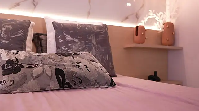IvyEllis stripchat live cam model