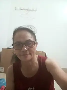 Vieekee stripchat live cam model